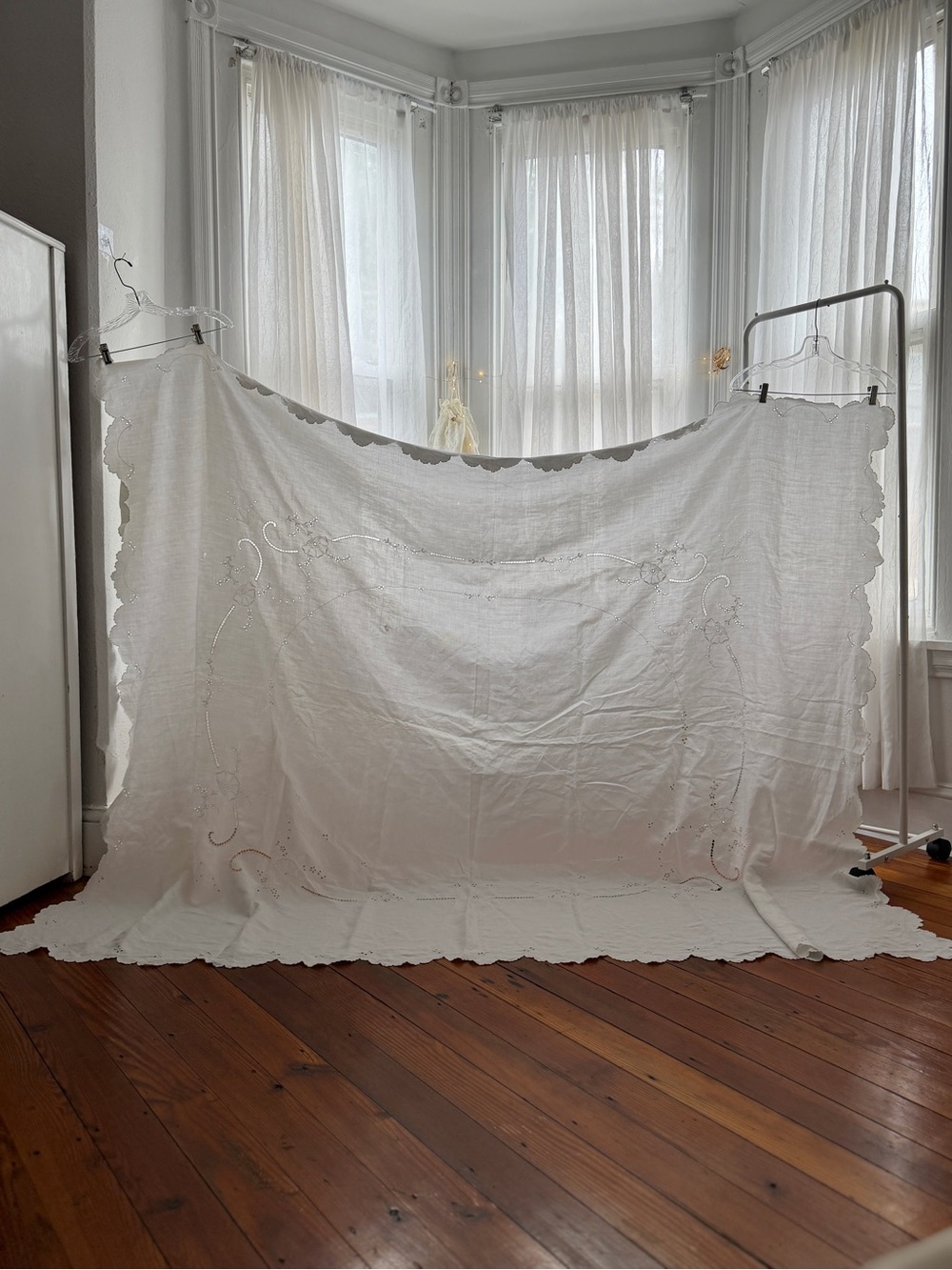 Vintage white eyelet scalloped edge tablecloth 85x70”
